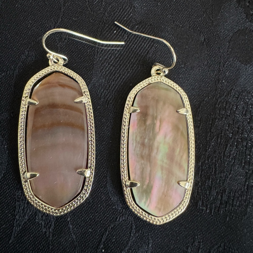 Kendra scott earring Brown color with gold platted
